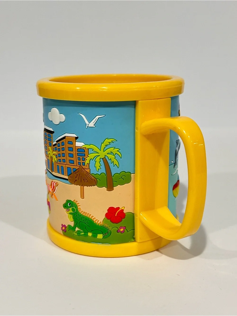 NWOT Cancun Mexico Souvenir 3D Raised Beach Design Plastic Mug
